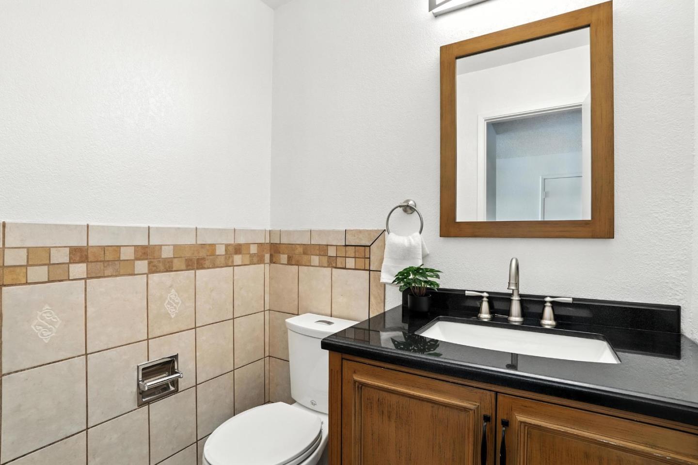 Detail Gallery Image 14 of 28 For 451 Roberts Rd, Pacifica,  CA 94044 - 2 Beds | 2/1 Baths