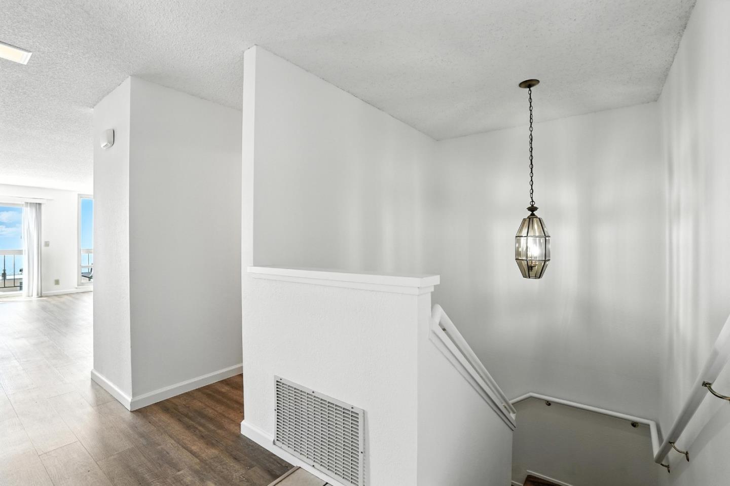 Detail Gallery Image 15 of 28 For 451 Roberts Rd, Pacifica,  CA 94044 - 2 Beds | 2/1 Baths