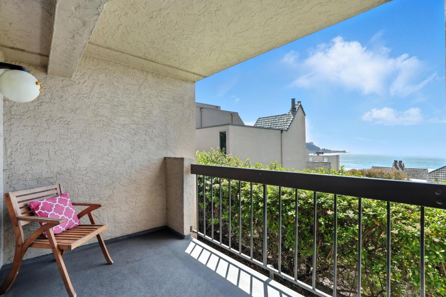 Detail Gallery Image 22 of 28 For 451 Roberts Rd, Pacifica,  CA 94044 - 2 Beds | 2/1 Baths