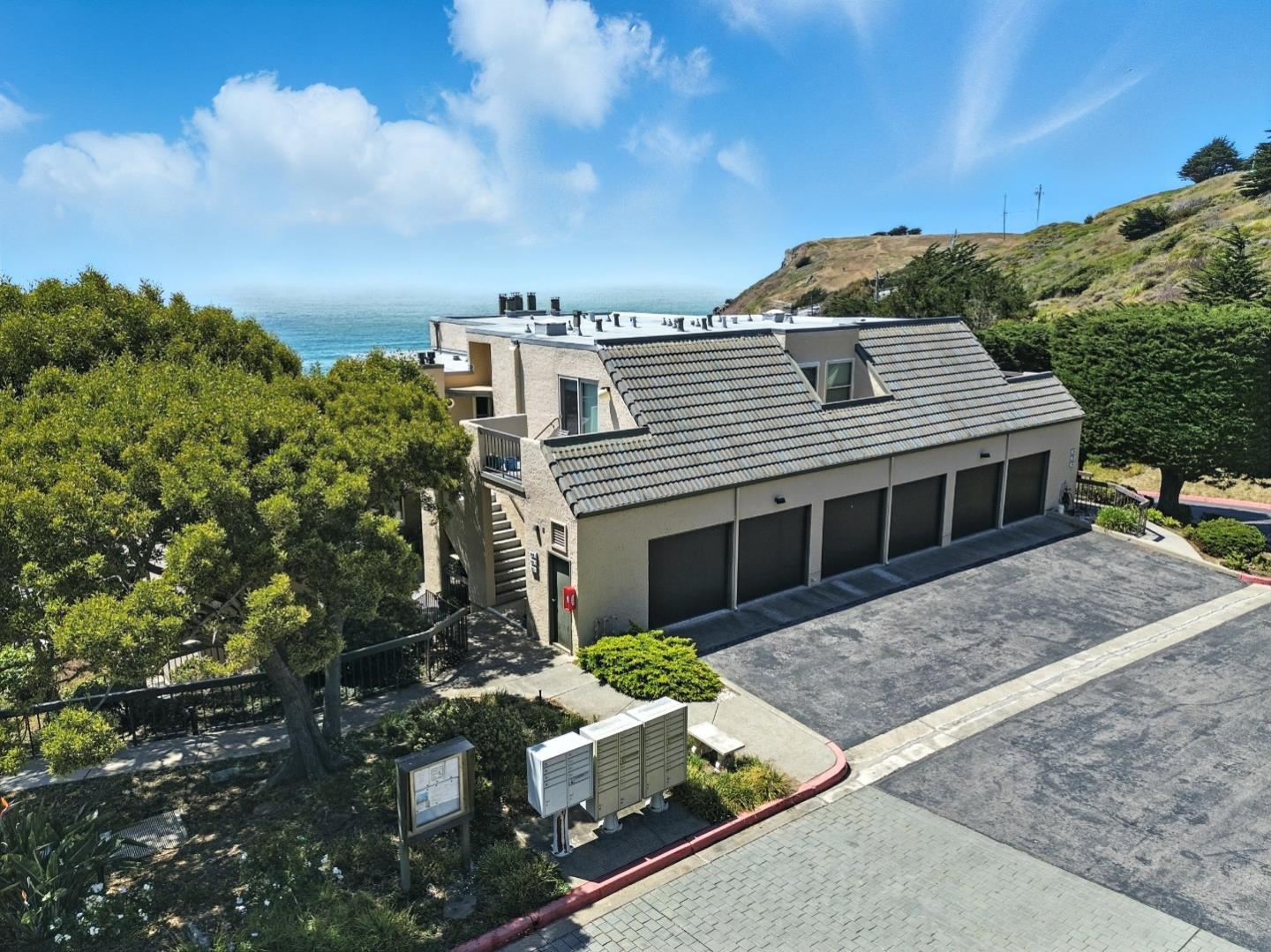 Detail Gallery Image 25 of 28 For 451 Roberts Rd, Pacifica,  CA 94044 - 2 Beds | 2/1 Baths