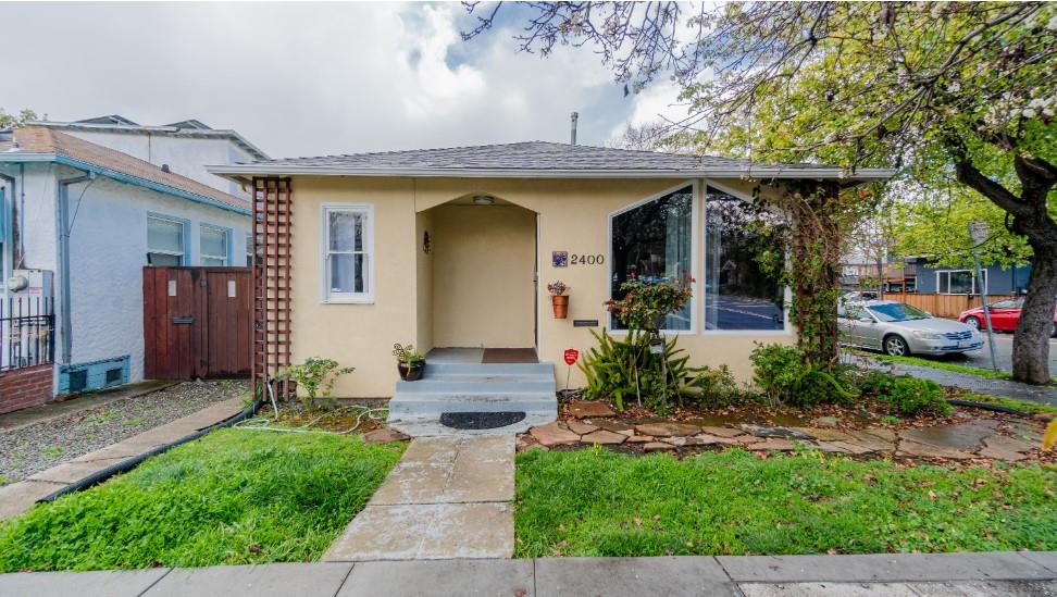 Detail Gallery Image 1 of 1 For 2400 Bonar St, Berkeley,  CA 94702 - 3 Beds | 2 Baths