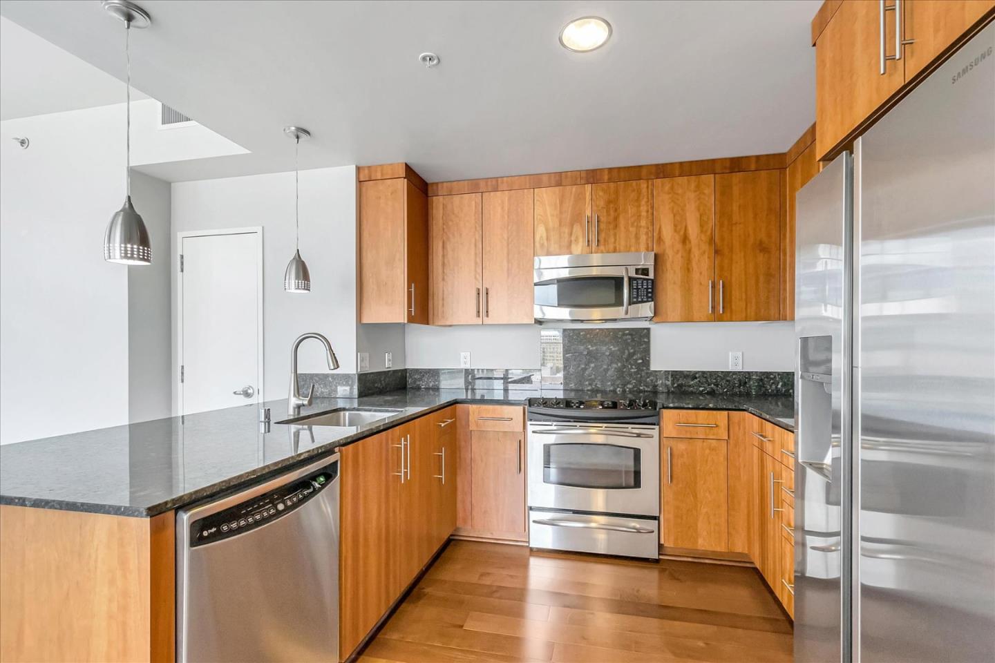 Detail Gallery Image 9 of 22 For 38 N Almaden Blvd #1320,  San Jose,  CA 95110 - 2 Beds | 2 Baths