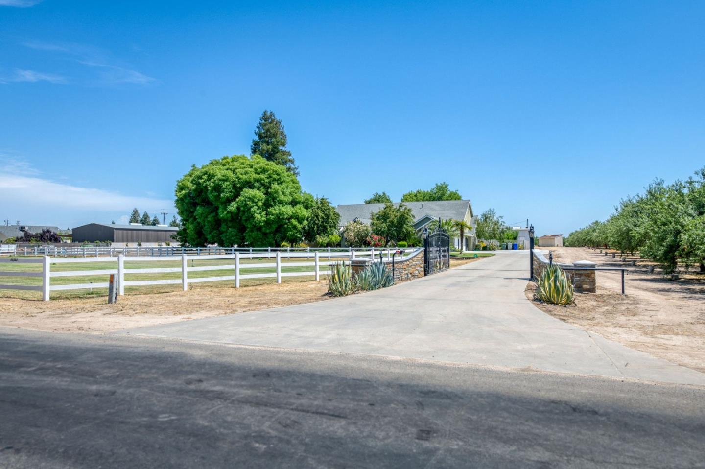 Detail Gallery Image 2 of 74 For 11333 E Church Ave, Sanger,  CA 93657 - 3 Beds | 2 Baths