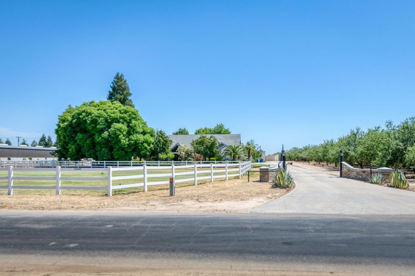 Detail Gallery Image 3 of 74 For 11333 E Church Ave, Sanger,  CA 93657 - 3 Beds | 2 Baths