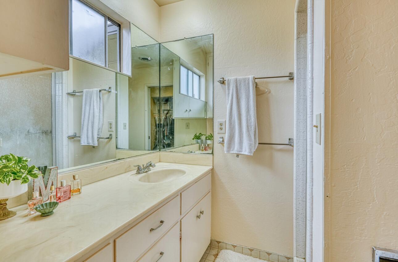 Detail Gallery Image 22 of 32 For 828 Bedford Dr, Salinas,  CA 93901 - 3 Beds | 2 Baths