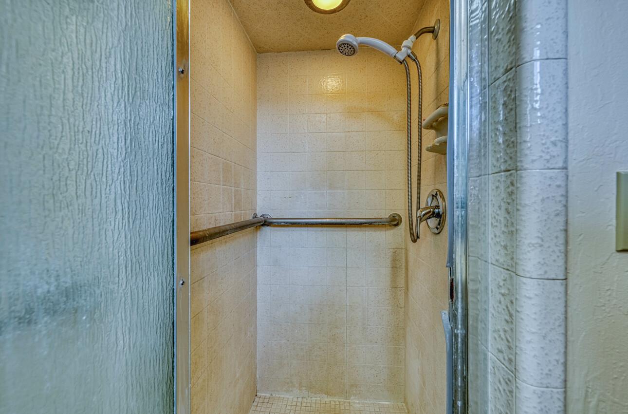 Detail Gallery Image 23 of 32 For 828 Bedford Dr, Salinas,  CA 93901 - 3 Beds | 2 Baths