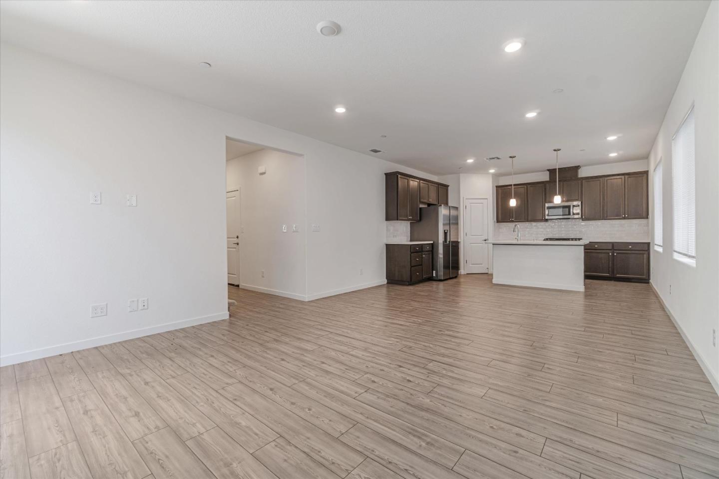 Detail Gallery Image 1 of 1 For 1654 Bronzewick Ln, Sacramento,  CA 95834 - 4 Beds | 3 Baths