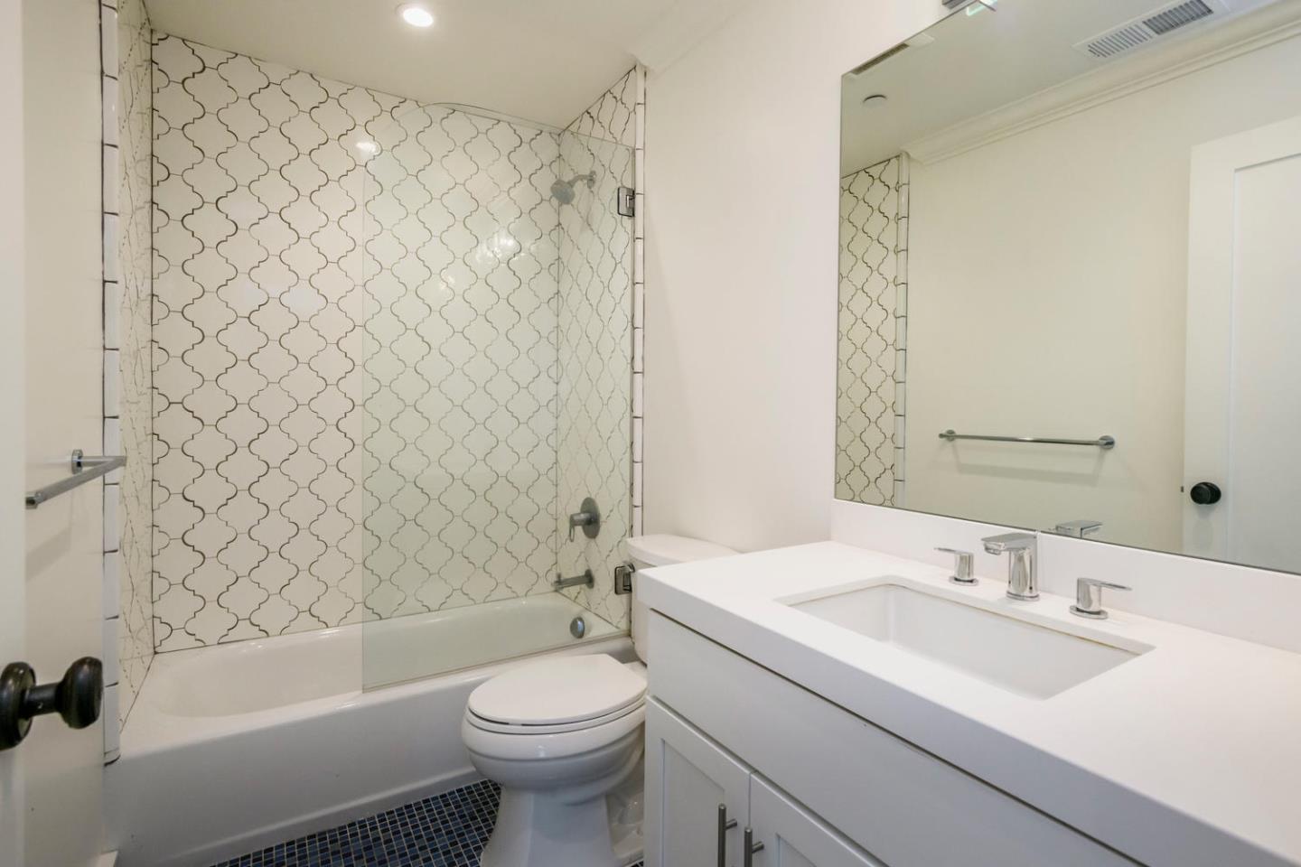 Detail Gallery Image 21 of 22 For 904 Bayswater Ave #3,  Burlingame,  CA 94010 - 2 Beds | 2/1 Baths