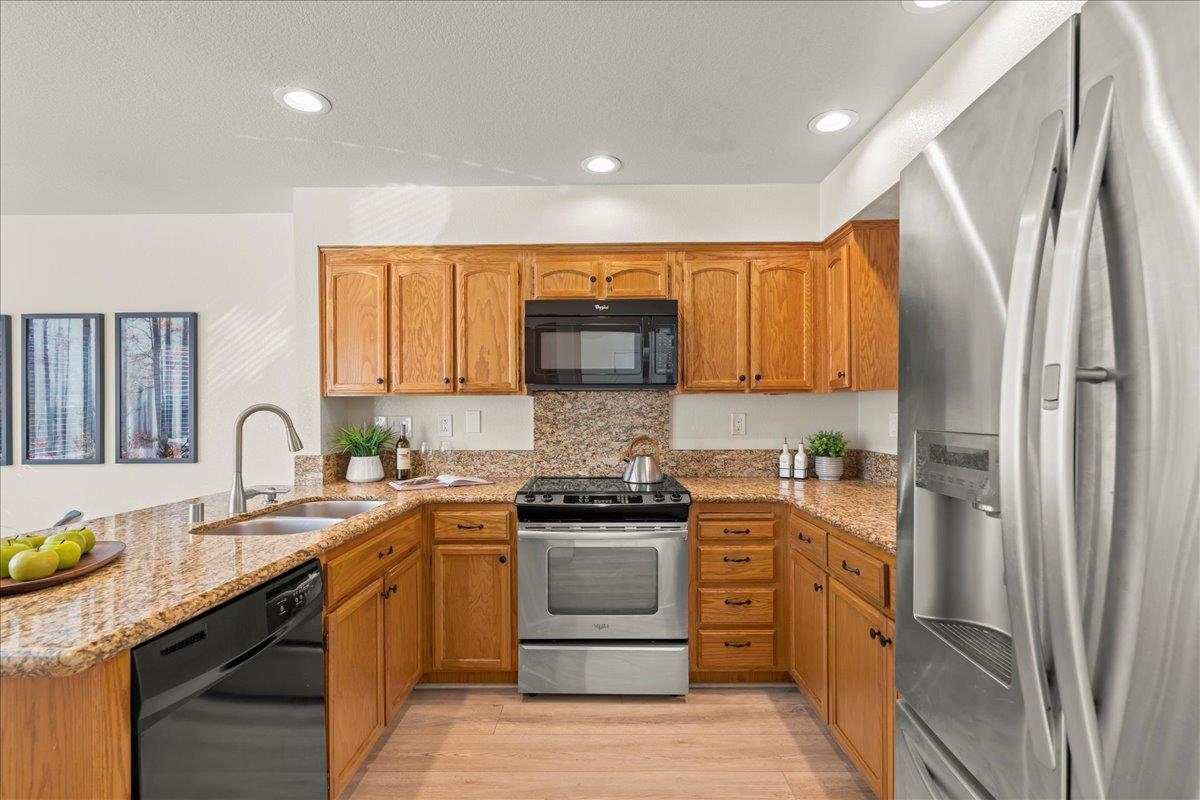 Detail Gallery Image 14 of 38 For 7677 Helmsdale Dr, San Jose,  CA 95135 - 2 Beds | 2 Baths