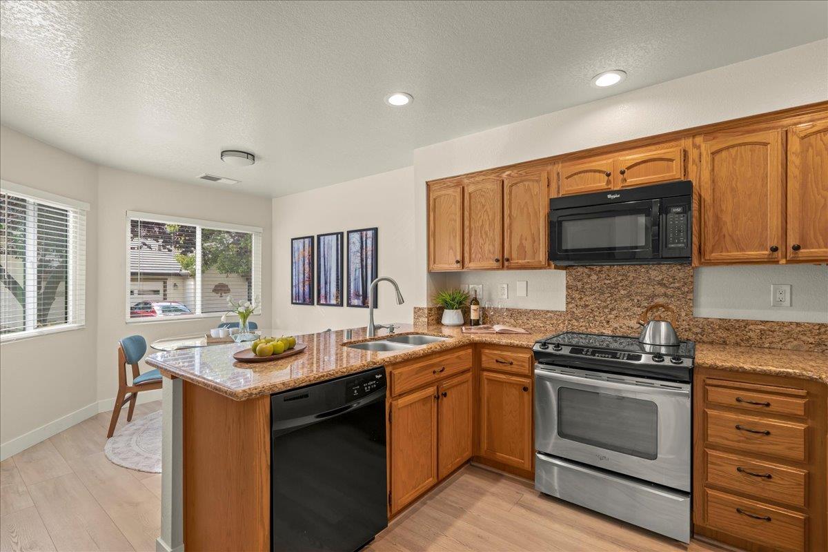 Detail Gallery Image 15 of 38 For 7677 Helmsdale Dr, San Jose,  CA 95135 - 2 Beds | 2 Baths