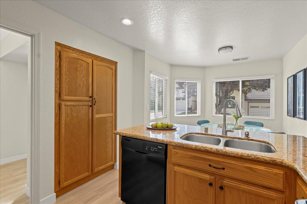 Detail Gallery Image 16 of 38 For 7677 Helmsdale Dr, San Jose,  CA 95135 - 2 Beds | 2 Baths