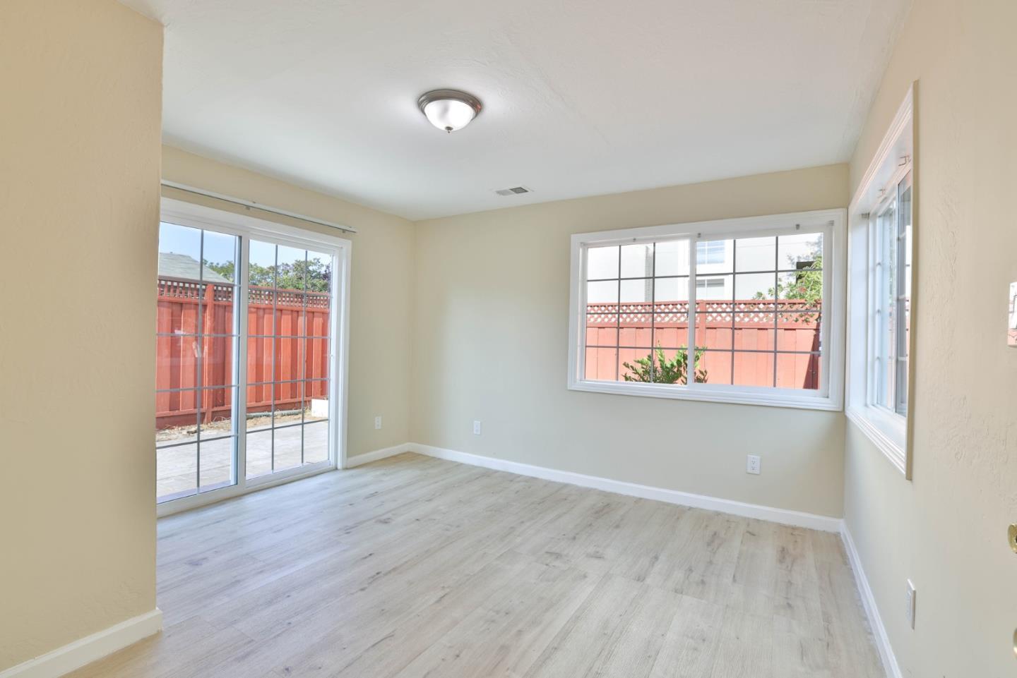 Detail Gallery Image 13 of 26 For 806 Muender Ave, Sunnyvale,  CA 94086 - 3 Beds | 2/1 Baths