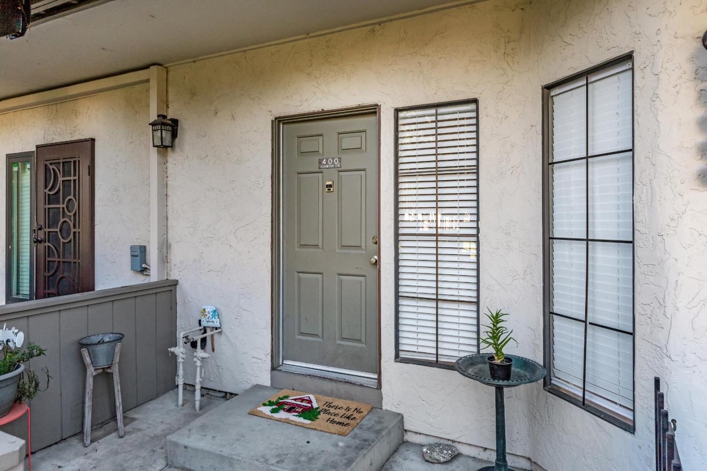 Detail Gallery Image 4 of 21 For 400 Kenbrook Cir, San Jose,  CA 95111 - 2 Beds | 1 Baths