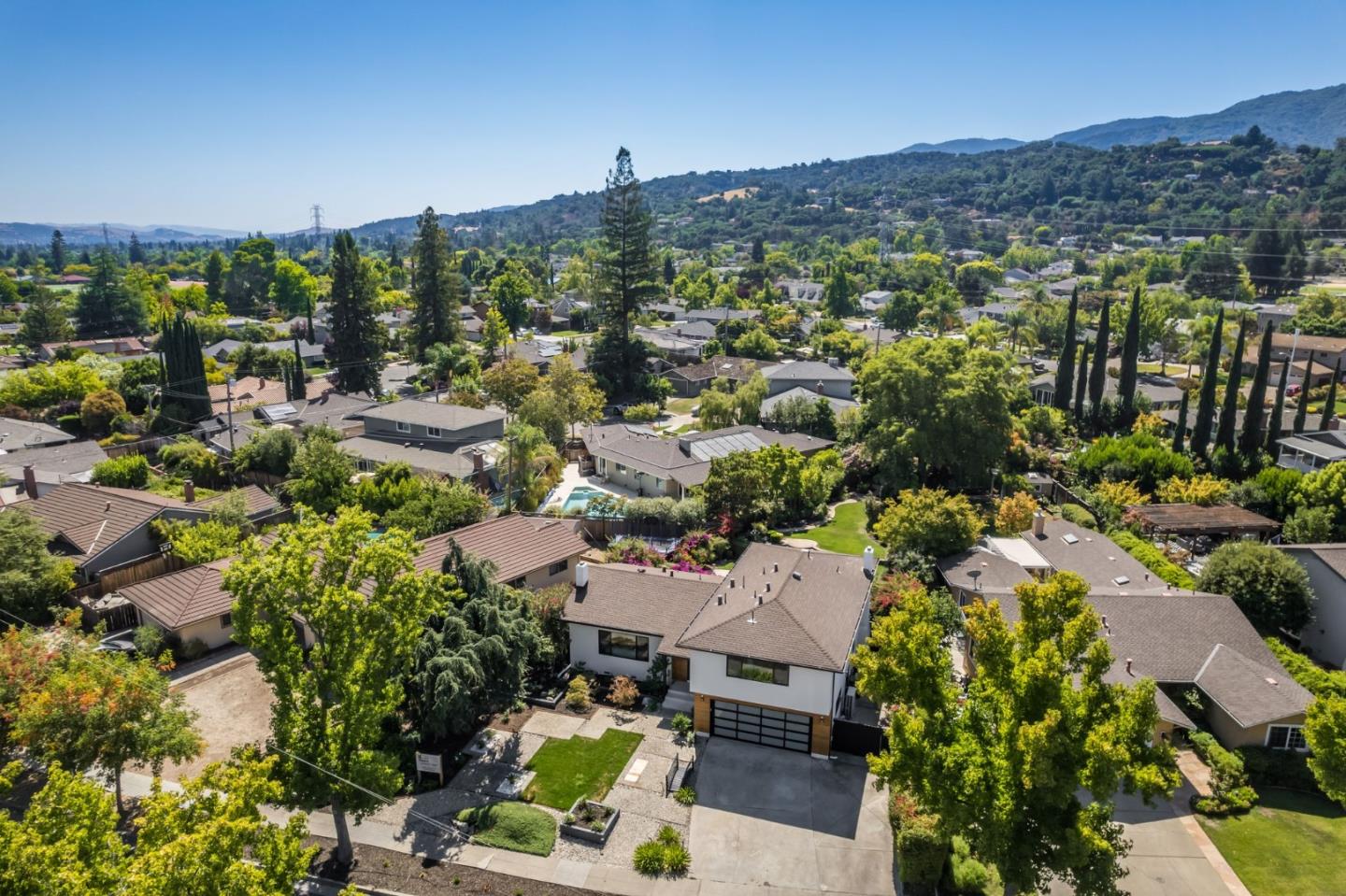 Detail Gallery Image 4 of 45 For 230 Westchester Dr, Los Gatos,  CA 95032 - 4 Beds | 3 Baths