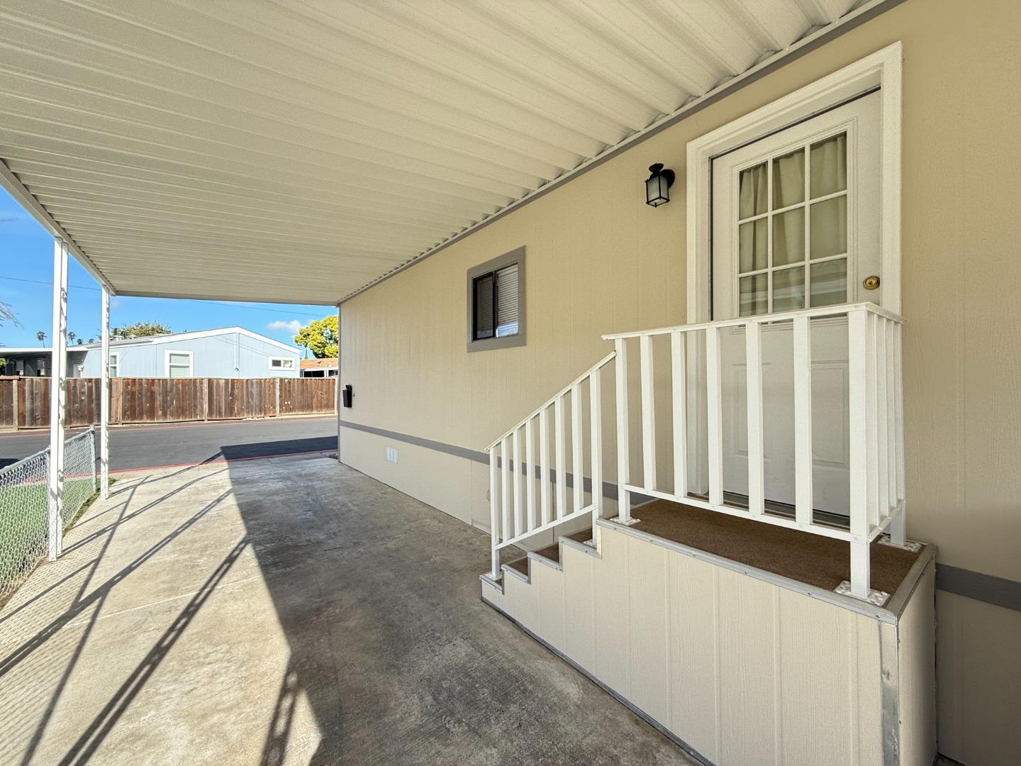 Detail Gallery Image 3 of 28 For 1358 Oakland Rd #109,  San Jose,  CA 95112 - 3 Beds | 2 Baths