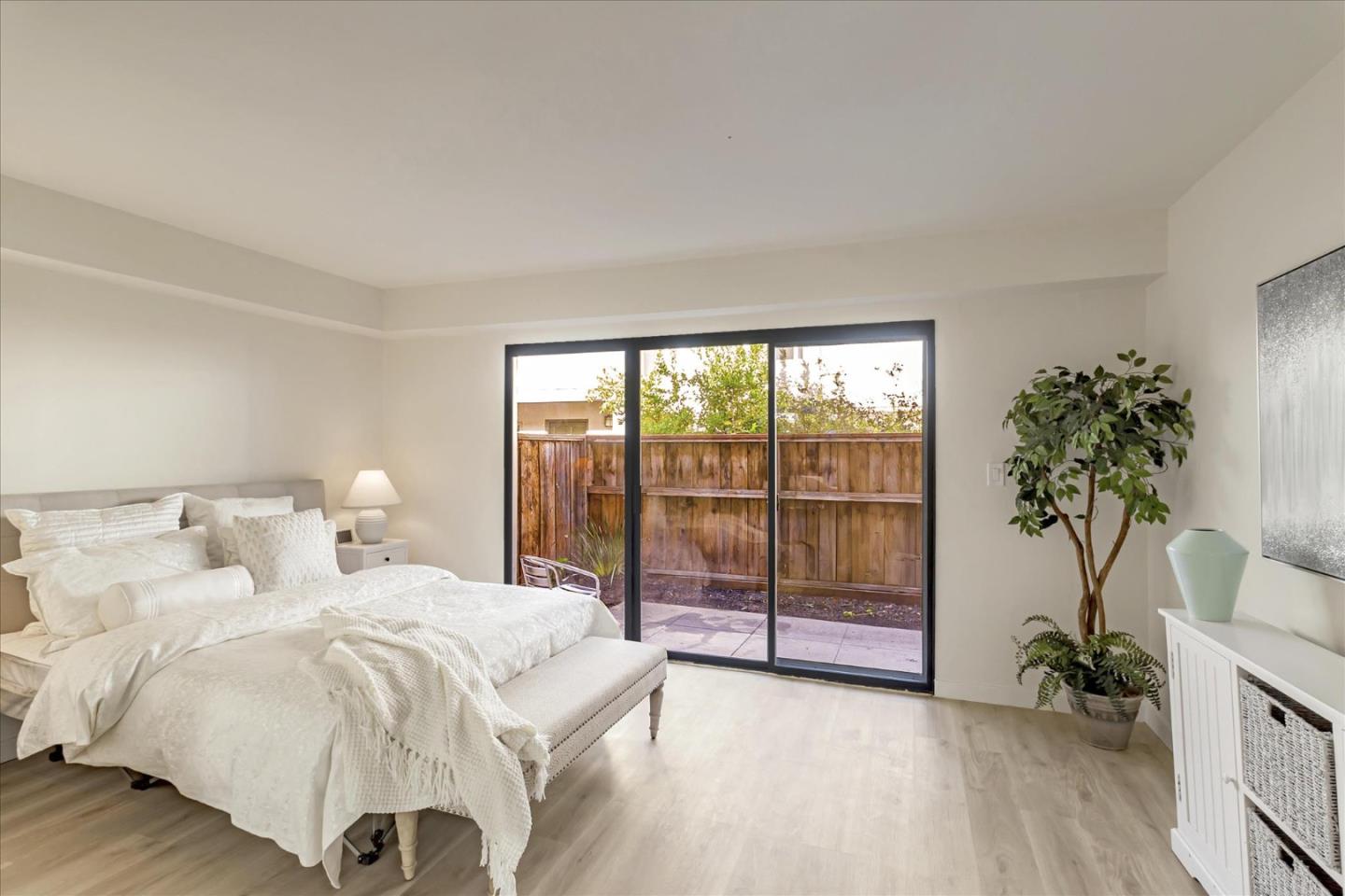 Detail Gallery Image 10 of 27 For 4074 Farm Hill Blvd #2,  Redwood City,  CA 94061 - 2 Beds | 2/1 Baths