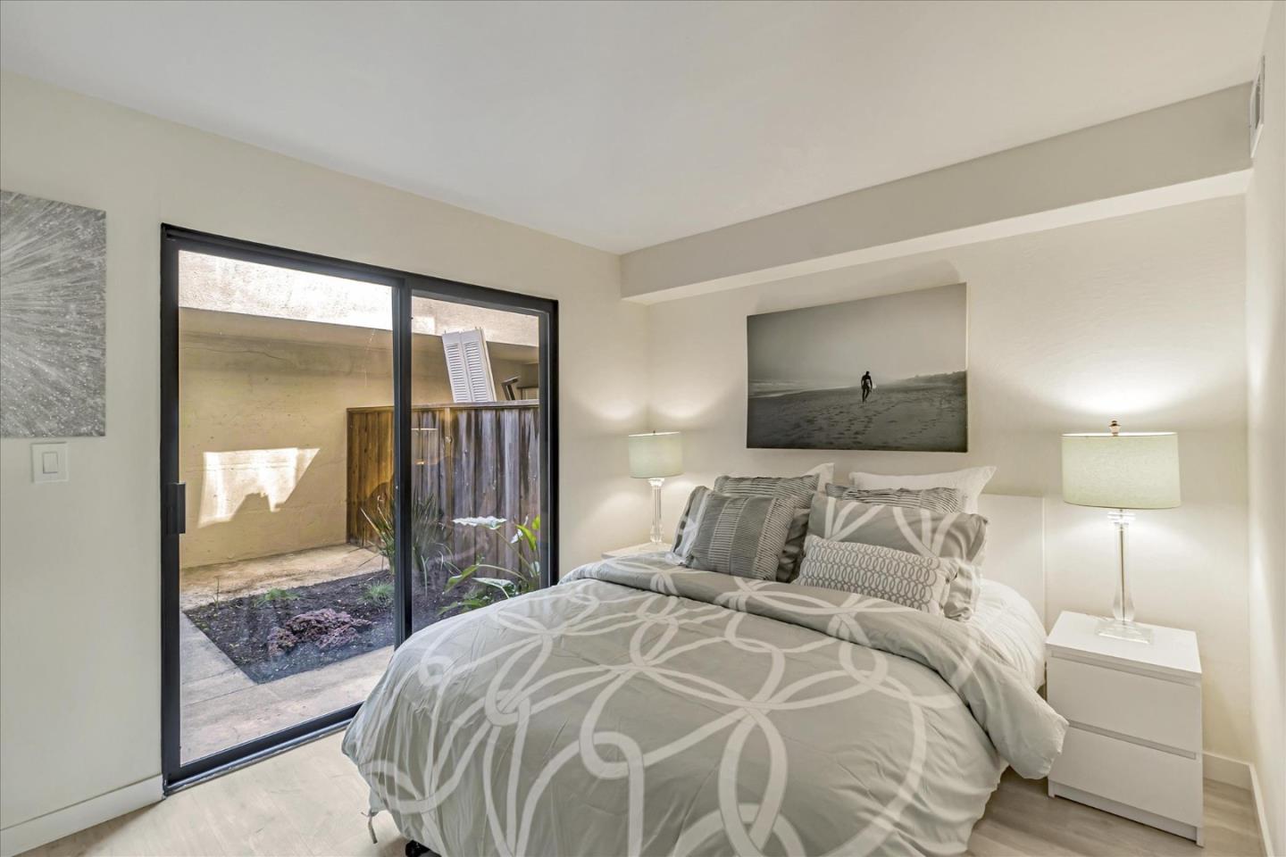 Detail Gallery Image 13 of 27 For 4074 Farm Hill Blvd #2,  Redwood City,  CA 94061 - 2 Beds | 2/1 Baths