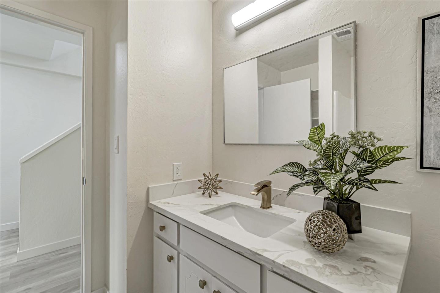 Detail Gallery Image 15 of 27 For 4074 Farm Hill Blvd #2,  Redwood City,  CA 94061 - 2 Beds | 2/1 Baths