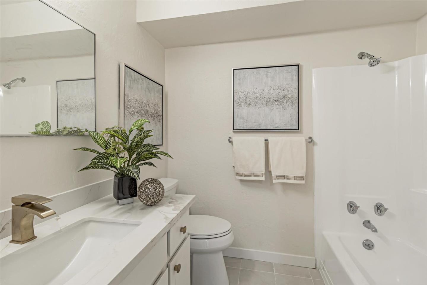 Detail Gallery Image 16 of 27 For 4074 Farm Hill Blvd #2,  Redwood City,  CA 94061 - 2 Beds | 2/1 Baths