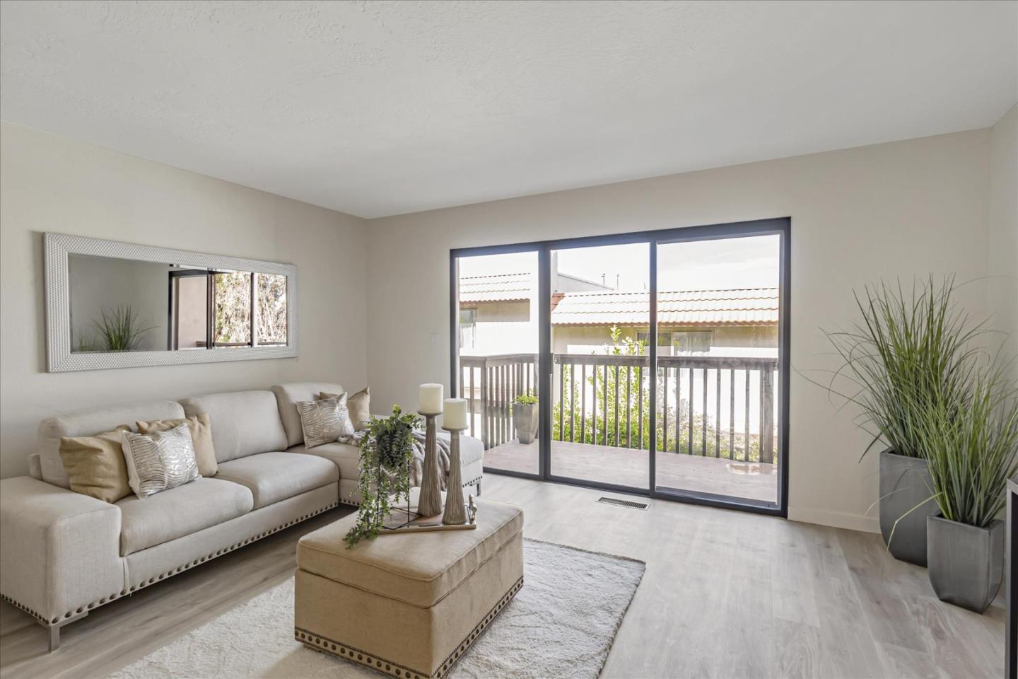 Detail Gallery Image 4 of 27 For 4074 Farm Hill Blvd #2,  Redwood City,  CA 94061 - 2 Beds | 2/1 Baths