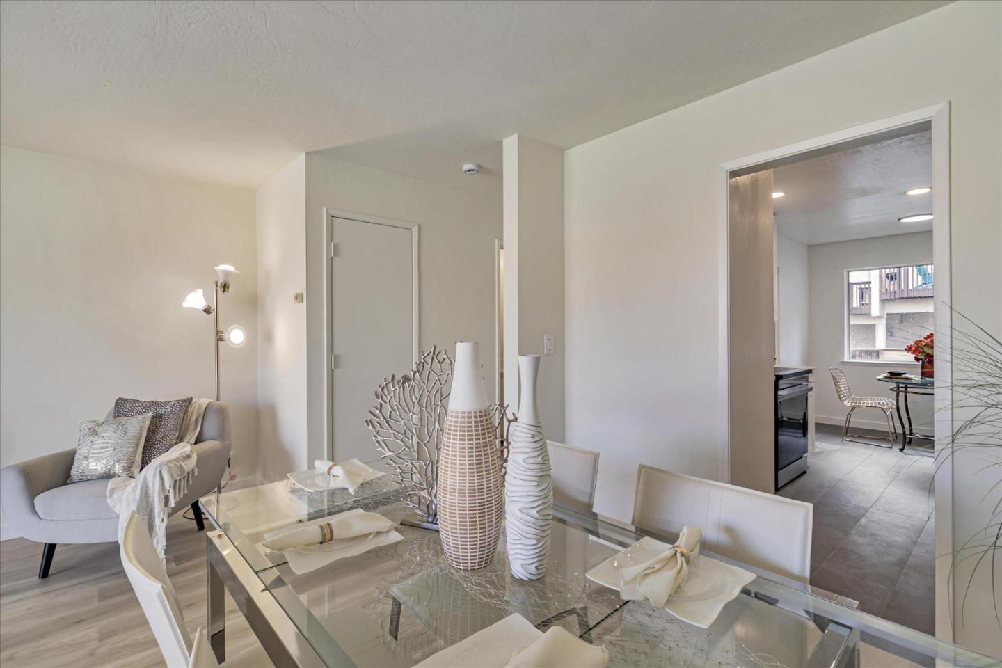 Detail Gallery Image 5 of 27 For 4074 Farm Hill Blvd #2,  Redwood City,  CA 94061 - 2 Beds | 2/1 Baths