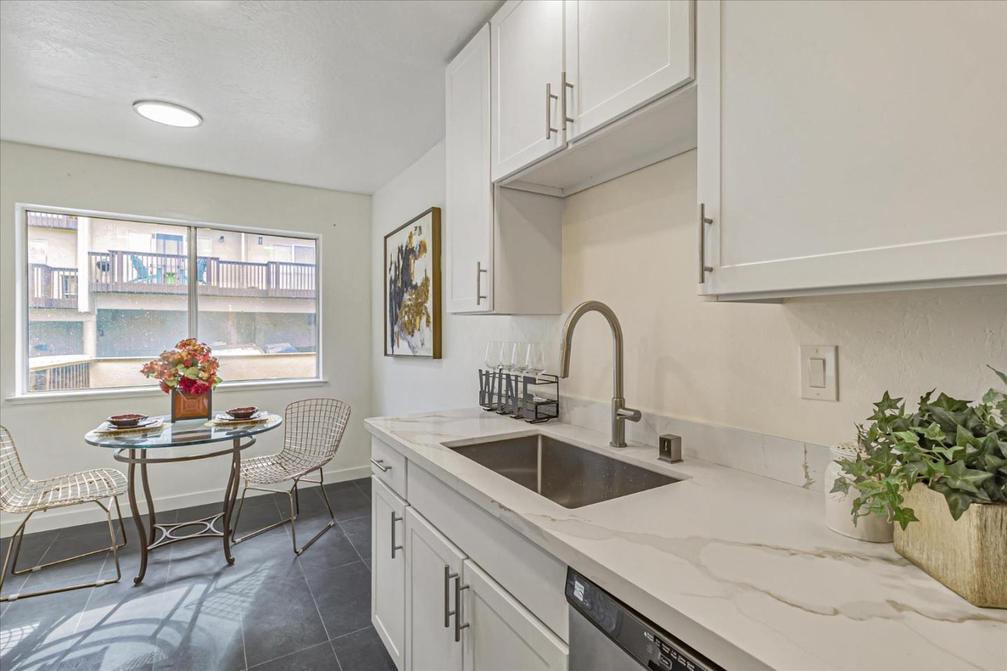 Detail Gallery Image 9 of 27 For 4074 Farm Hill Blvd #2,  Redwood City,  CA 94061 - 2 Beds | 2/1 Baths