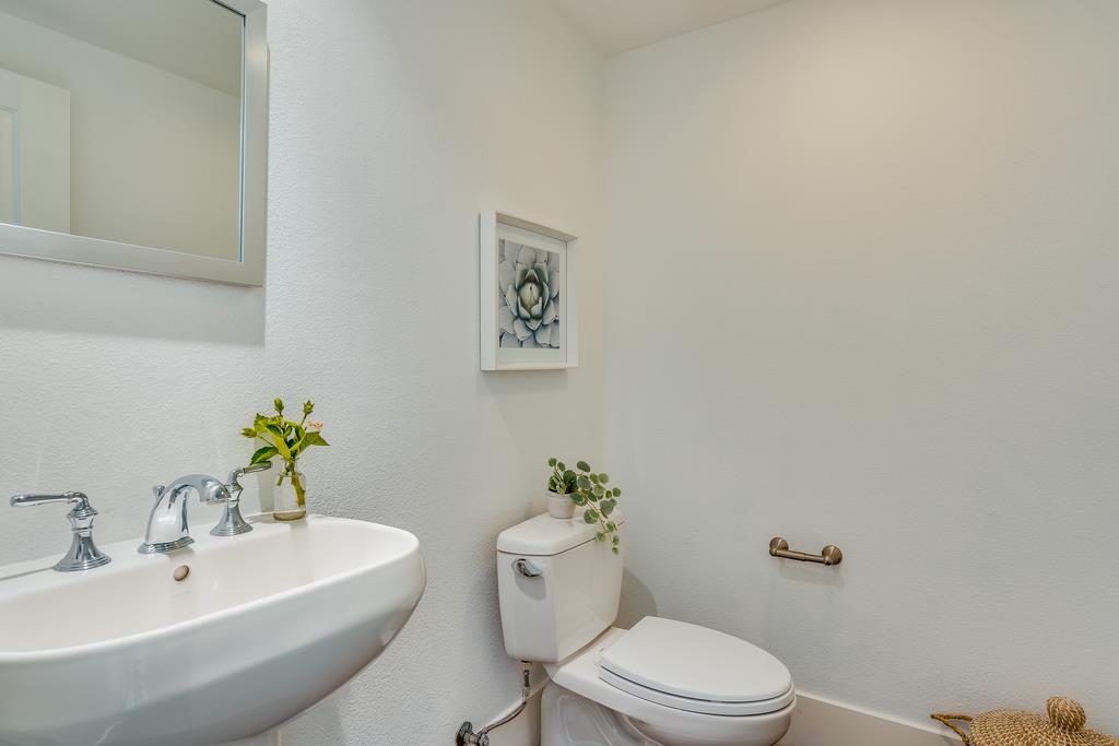 Detail Gallery Image 13 of 44 For 124 Grandview Ter, Santa Cruz,  CA 95060 - 2 Beds | 2/1 Baths