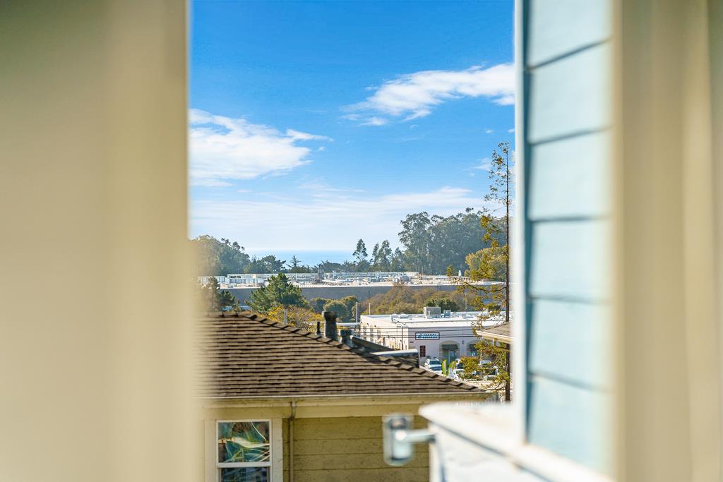 Detail Gallery Image 16 of 44 For 124 Grandview Ter, Santa Cruz,  CA 95060 - 2 Beds | 2/1 Baths