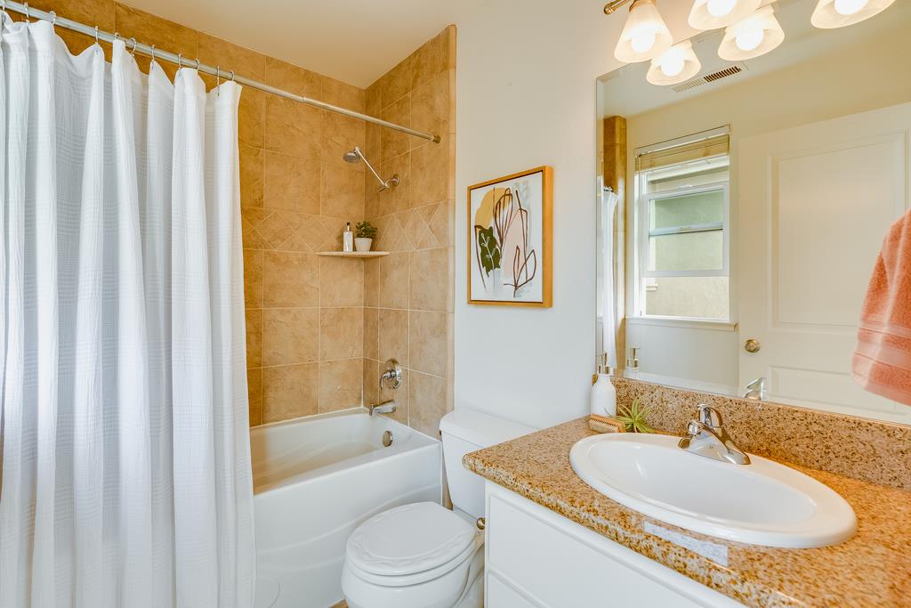 Detail Gallery Image 18 of 44 For 124 Grandview Ter, Santa Cruz,  CA 95060 - 2 Beds | 2/1 Baths