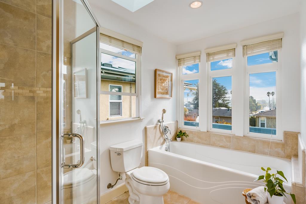 Detail Gallery Image 23 of 44 For 124 Grandview Ter, Santa Cruz,  CA 95060 - 2 Beds | 2/1 Baths