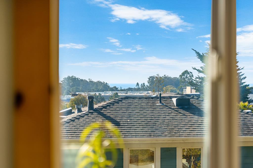 Detail Gallery Image 6 of 44 For 124 Grandview Ter, Santa Cruz,  CA 95060 - 2 Beds | 2/1 Baths