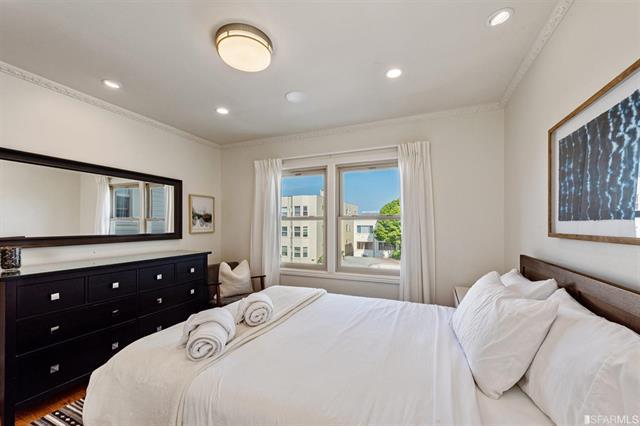 Detail Gallery Image 8 of 12 For 1756 Greenwich St, San Francisco,  CA 94123 - 3 Beds | 2 Baths