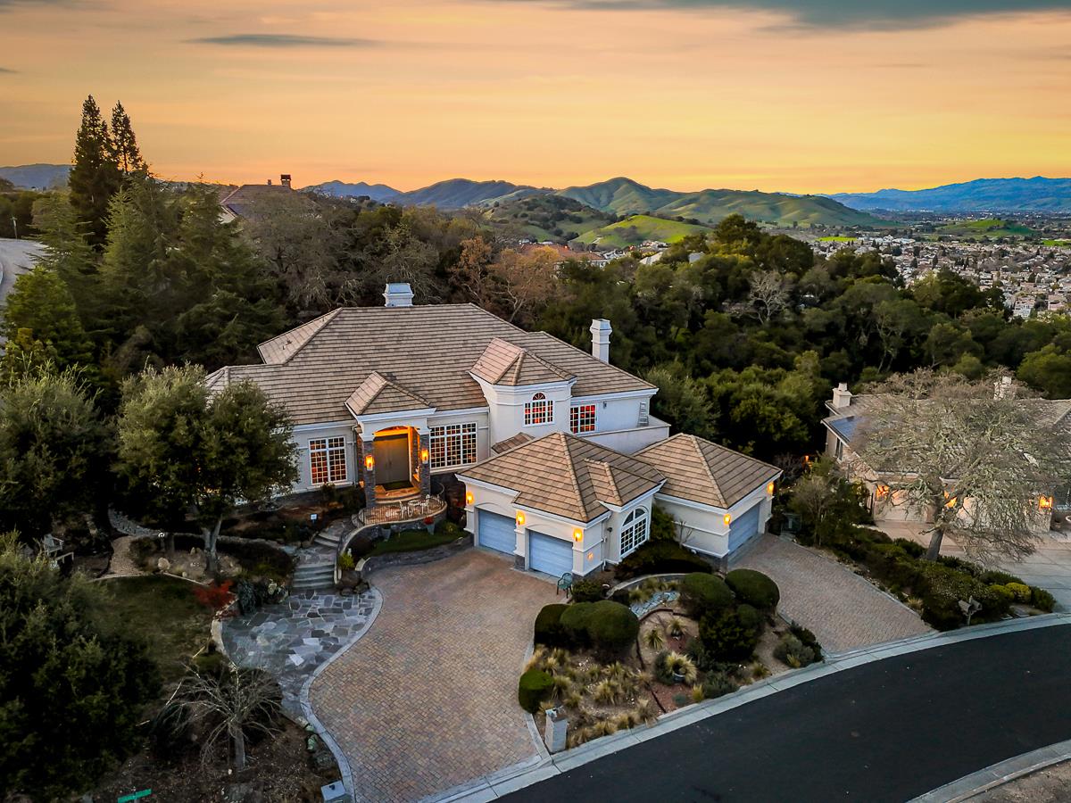 Detail Gallery Image 2 of 82 For 8451 Goldenrod Cir, Gilroy,  CA 95020 - 4 Beds | 4/1 Baths