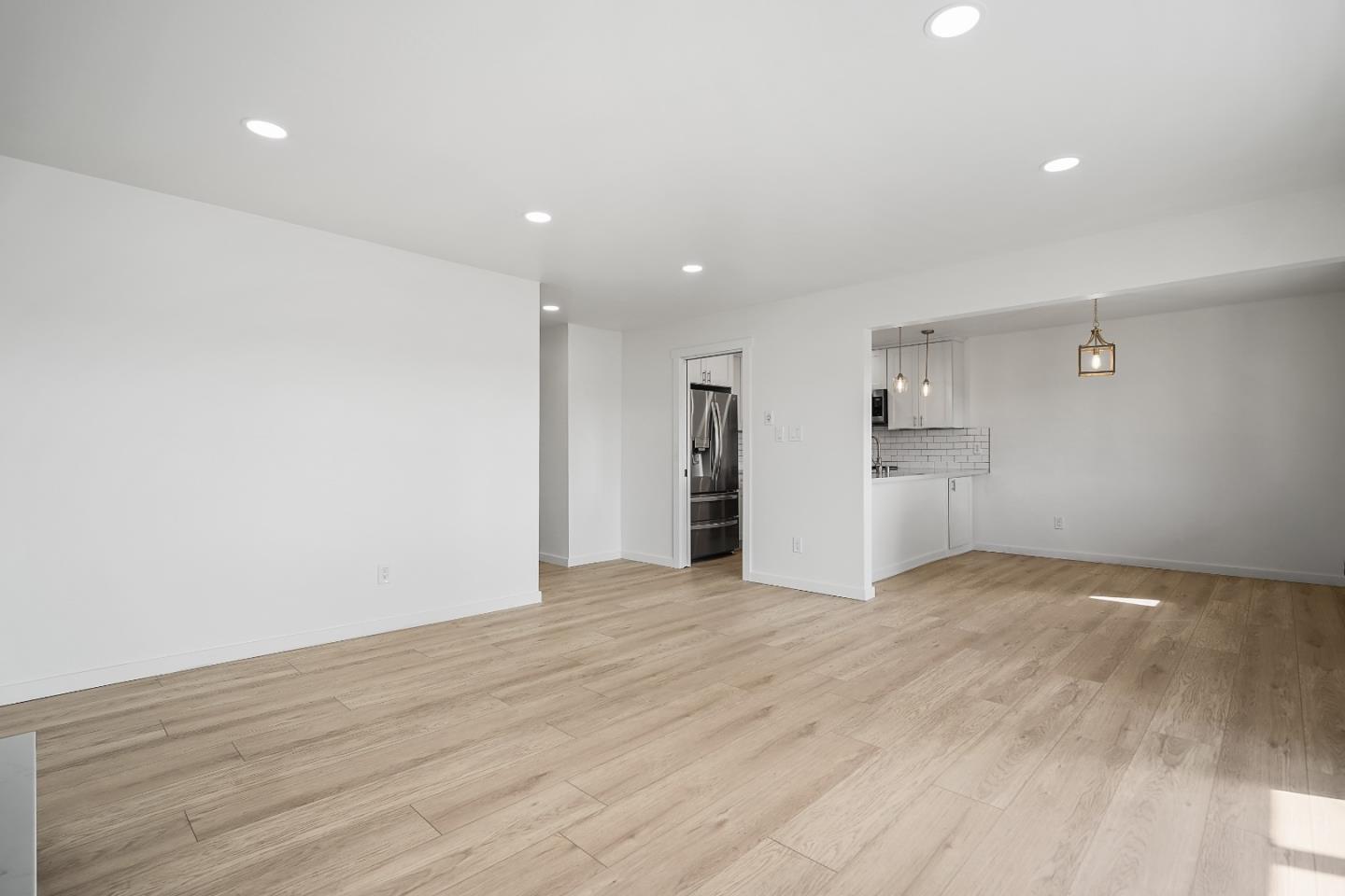 Detail Gallery Image 4 of 13 For 260 Lake Ave #1,  Santa Cruz,  CA 95062 - 2 Beds | 2 Baths