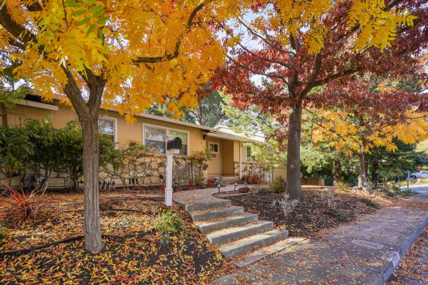 Detail Gallery Image 1 of 25 For 4205 Walnut Blvd, Walnut Creek,  CA 94596 - 4 Beds | 3/1 Baths