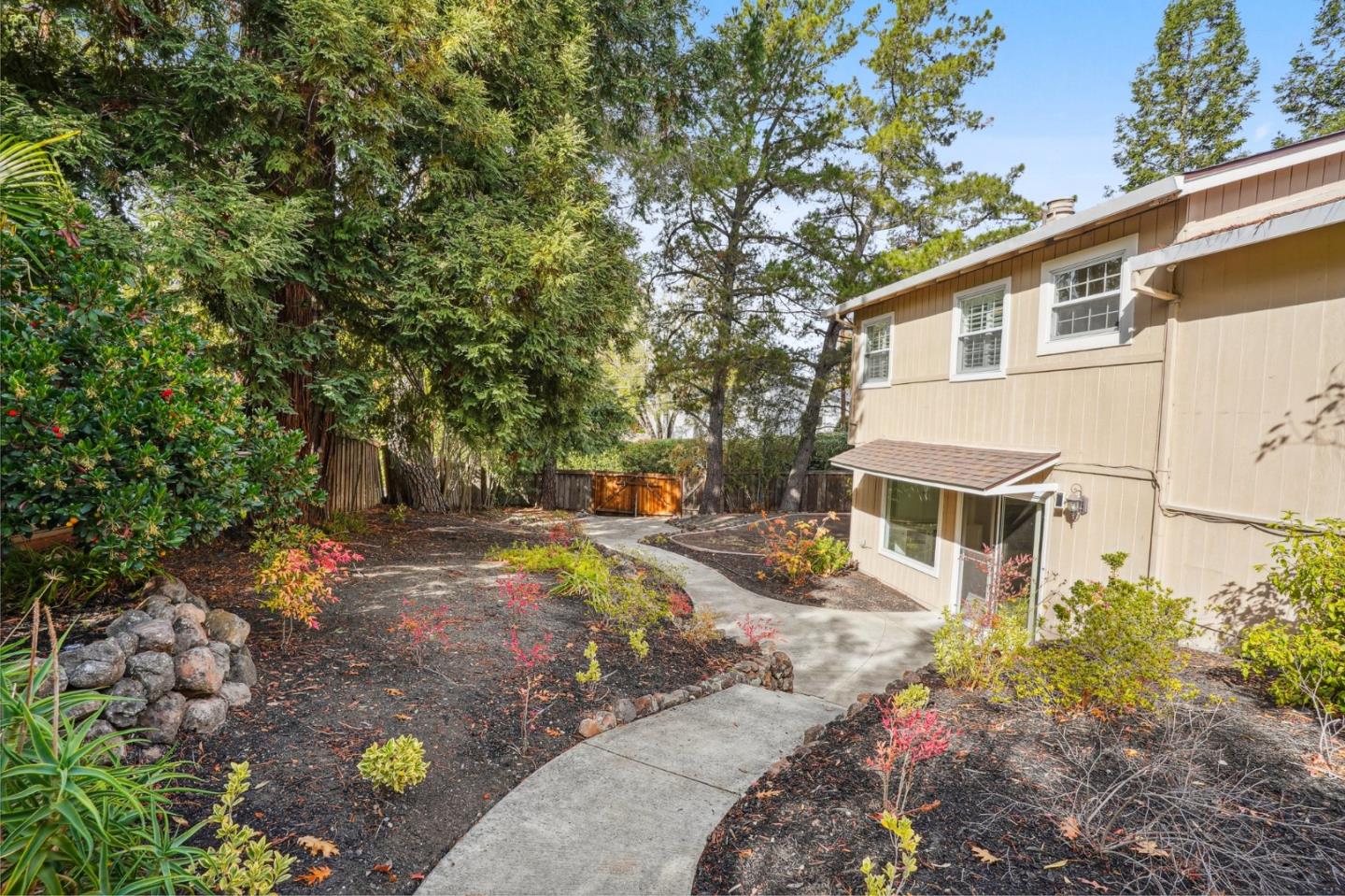 Detail Gallery Image 5 of 25 For 4205 Walnut Blvd, Walnut Creek,  CA 94596 - 4 Beds | 3/1 Baths