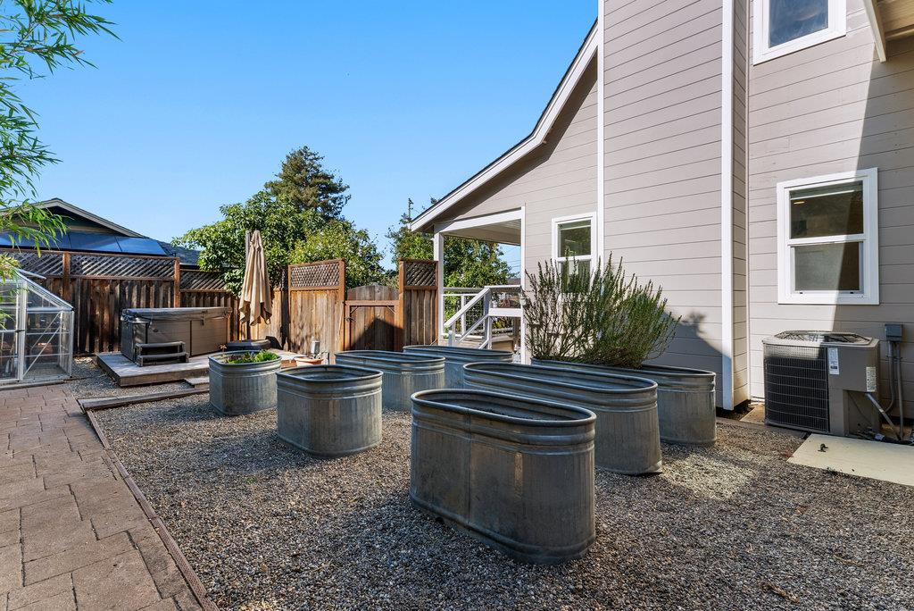 Detail Gallery Image 50 of 64 For 207 Harbor Dr, Santa Cruz,  CA 95062 - 3 Beds | 2/1 Baths