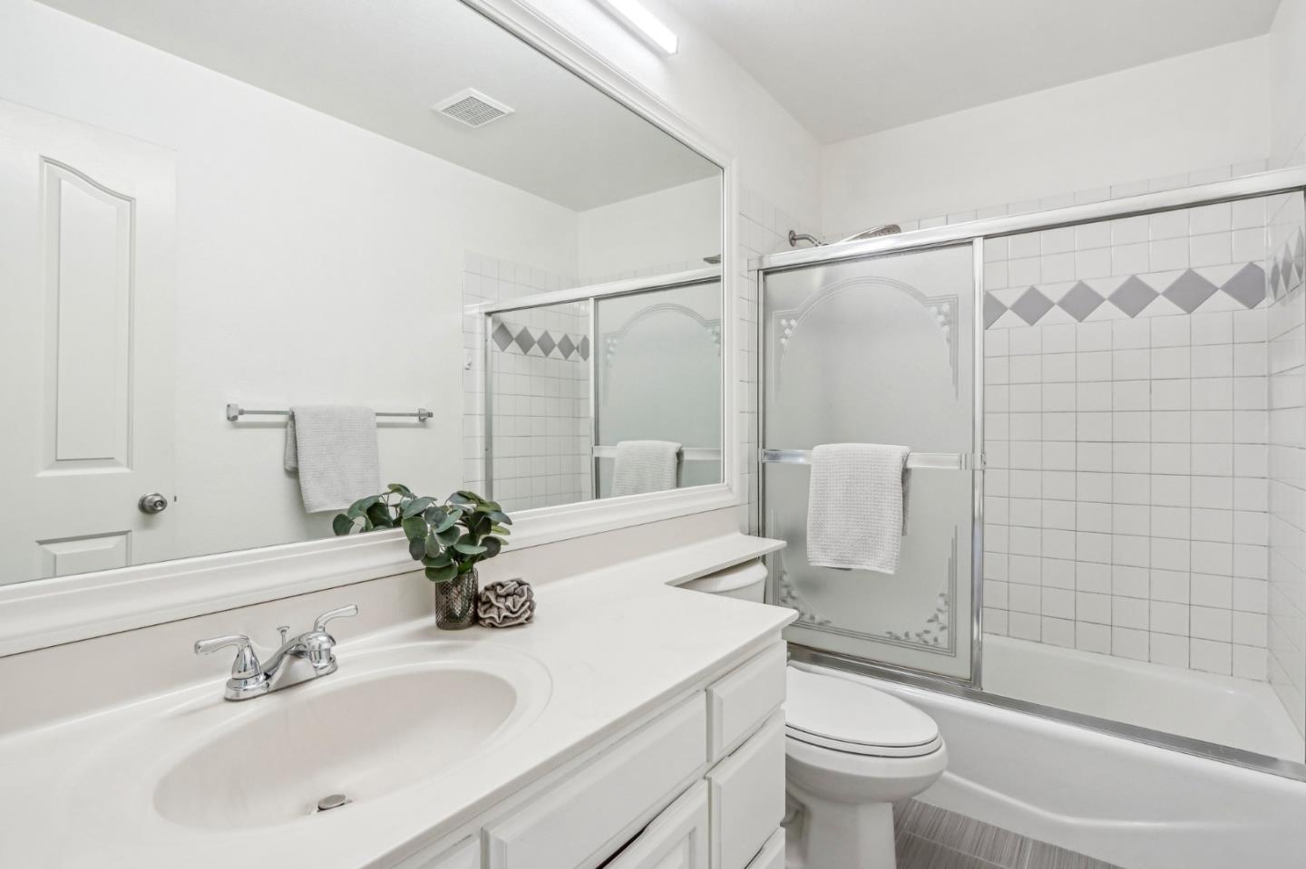 Detail Gallery Image 19 of 39 For 17463 Serene Dr, Morgan Hill,  CA 95037 - 3 Beds | 2/1 Baths