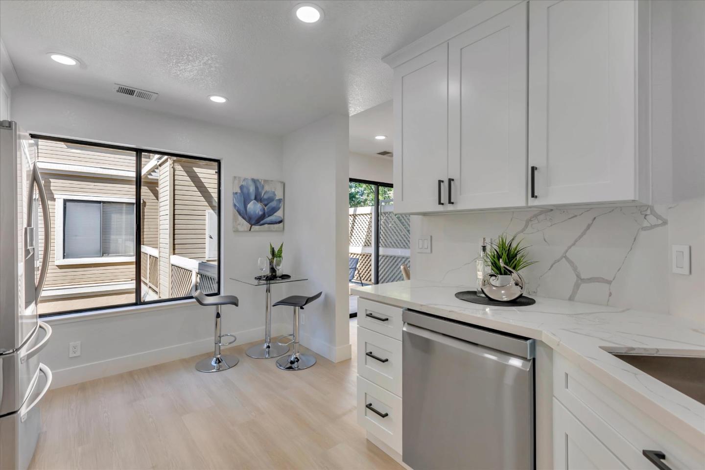 Detail Gallery Image 11 of 43 For 938 La Mesa Ter a,  Sunnyvale,  CA 94086 - 2 Beds | 2/1 Baths