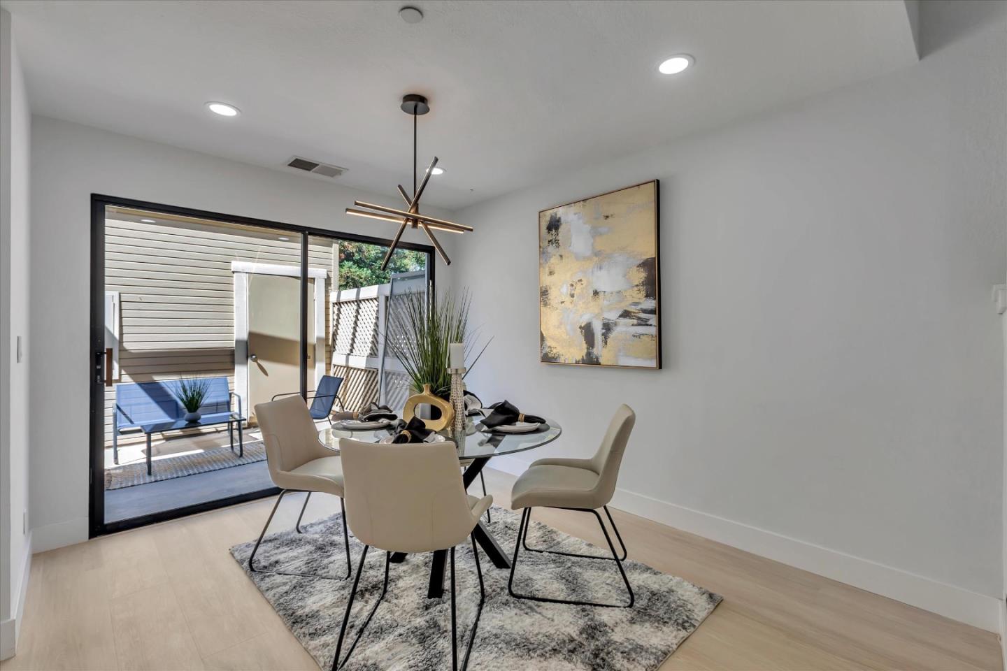 Detail Gallery Image 15 of 43 For 938 La Mesa Ter a,  Sunnyvale,  CA 94086 - 2 Beds | 2/1 Baths