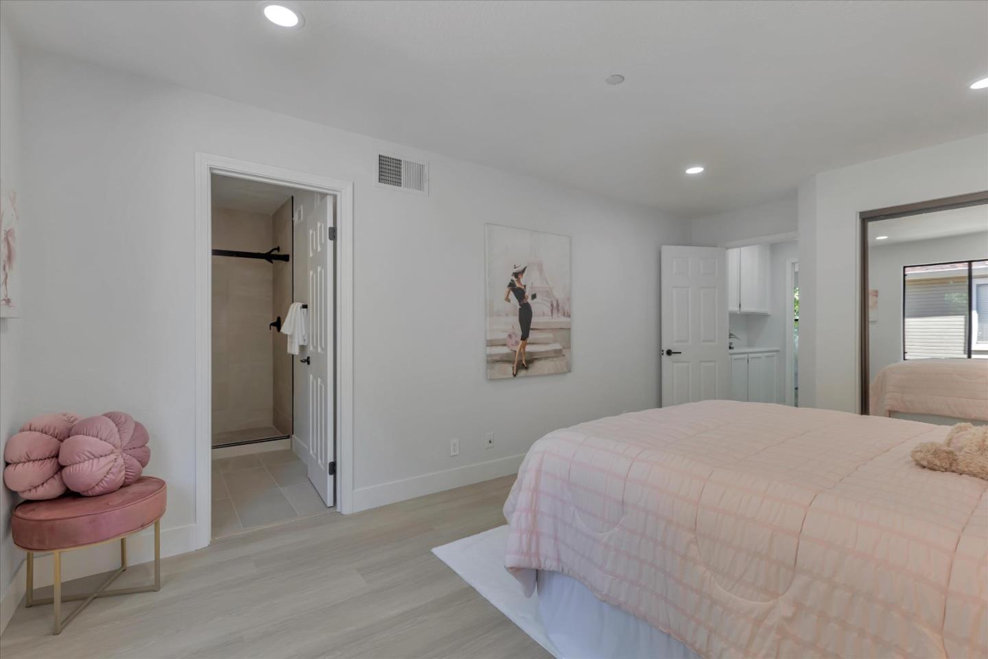 Detail Gallery Image 24 of 43 For 938 La Mesa Ter a,  Sunnyvale,  CA 94086 - 2 Beds | 2/1 Baths