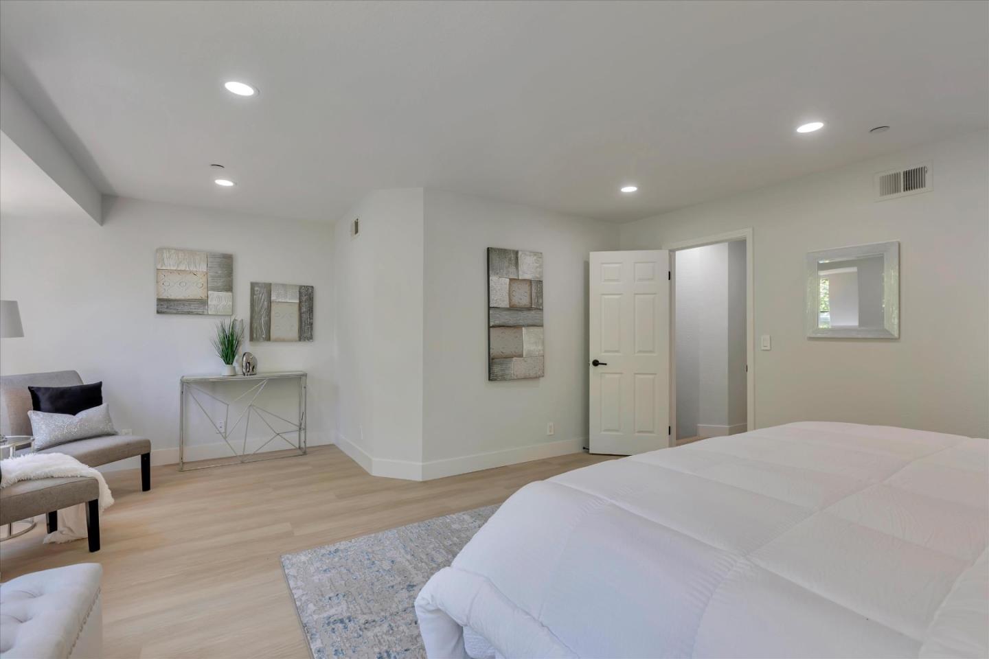 Detail Gallery Image 30 of 43 For 938 La Mesa Ter a,  Sunnyvale,  CA 94086 - 2 Beds | 2/1 Baths