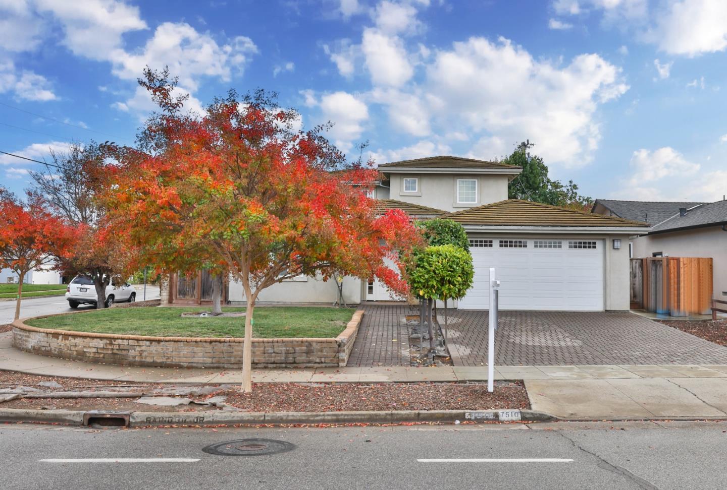 Detail Gallery Image 3 of 36 For 7510 Rainbow Dr, Cupertino,  CA 95014 - 4 Beds | 3/1 Baths