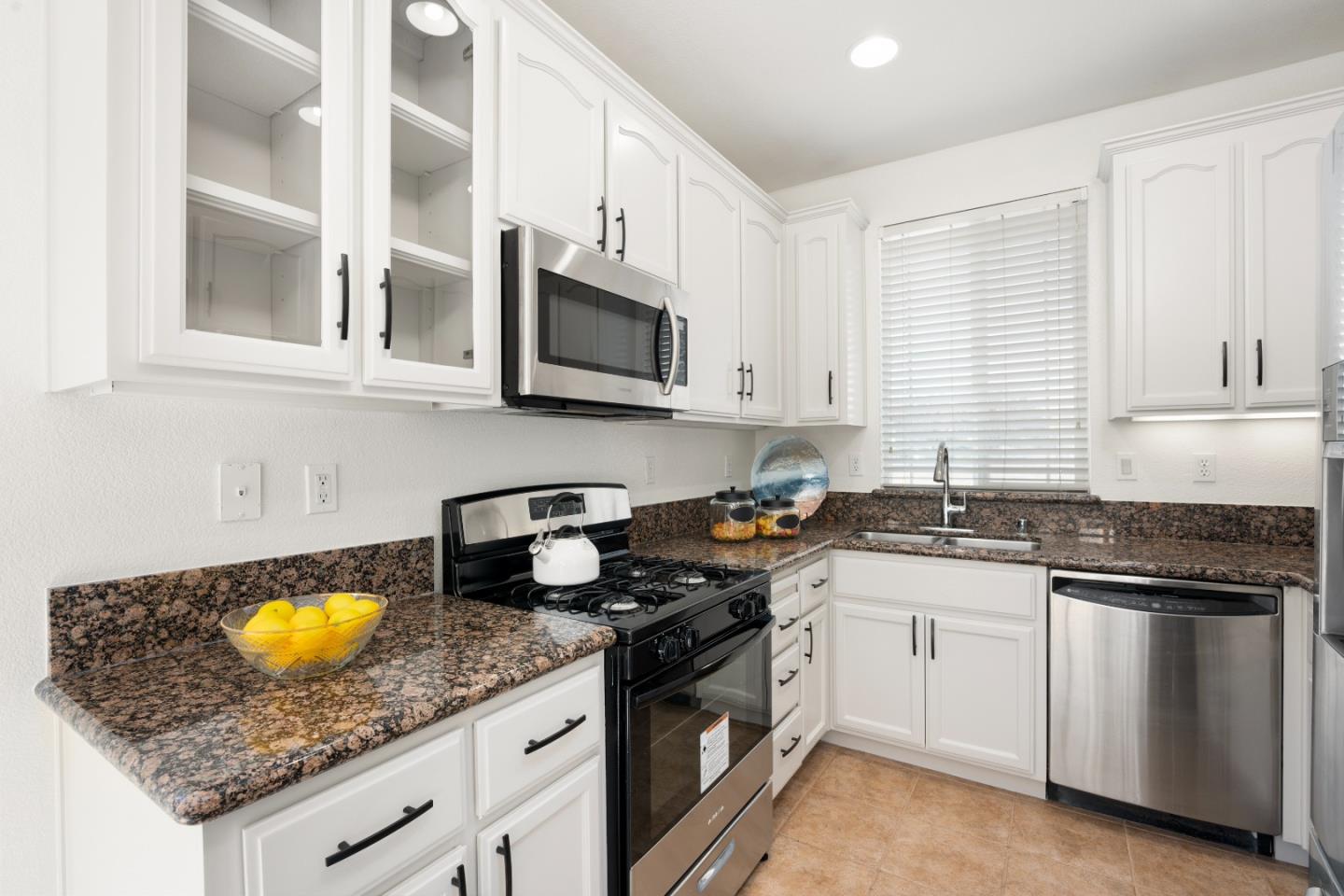 Detail Gallery Image 21 of 24 For 320 Caravaggio Cir, Sacramento,  CA 95835 - 3 Beds | 2 Baths