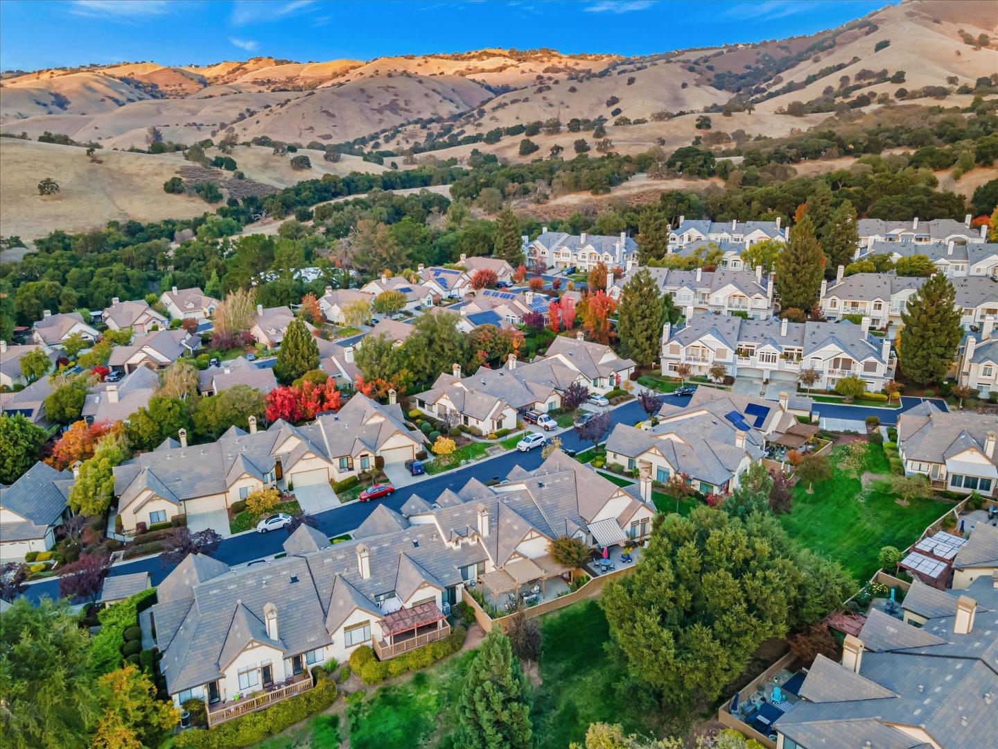 Detail Gallery Image 1 of 59 For 7689 Galloway Dr, San Jose,  CA 95135 - 2 Beds | 2 Baths