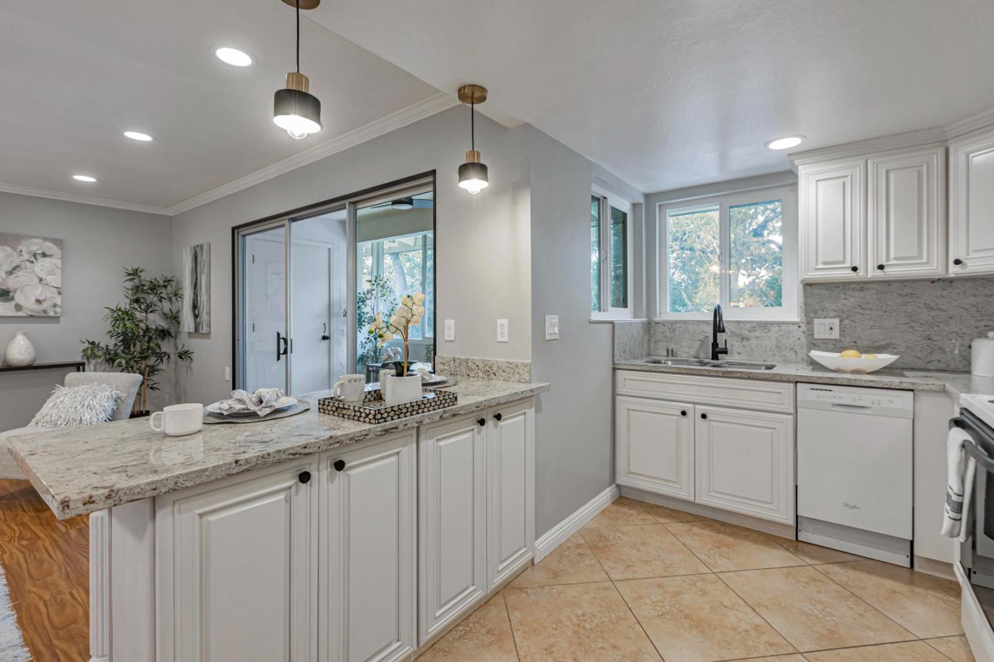 Detail Gallery Image 5 of 29 For 14225 Lora Dr #49,  Los Gatos,  CA 95032 - 1 Beds | 1 Baths