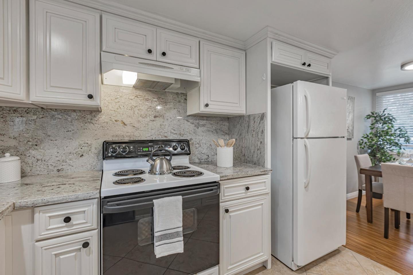 Detail Gallery Image 9 of 29 For 14225 Lora Dr #49,  Los Gatos,  CA 95032 - 1 Beds | 1 Baths