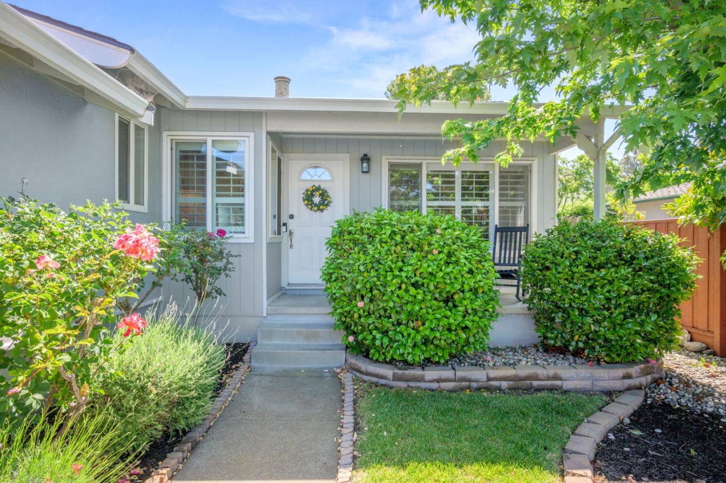 Detail Gallery Image 1 of 32 For 19336 Garrison Ave, Castro Valley,  CA 94546 - 3 Beds | 2 Baths
