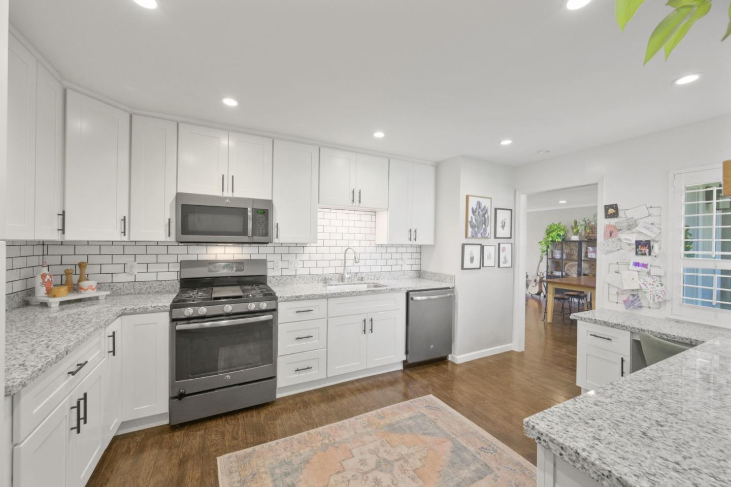 Detail Gallery Image 2 of 32 For 19336 Garrison Ave, Castro Valley,  CA 94546 - 3 Beds | 2 Baths