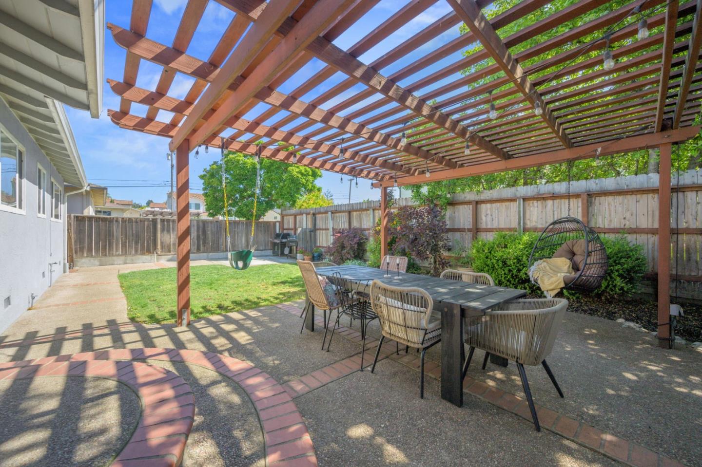 Detail Gallery Image 25 of 32 For 19336 Garrison Ave, Castro Valley,  CA 94546 - 3 Beds | 2 Baths